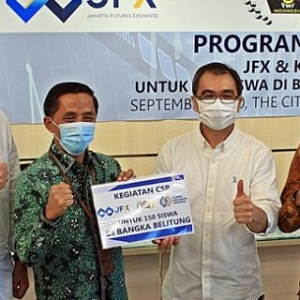 Gandeng PWI Babel JFX dan KBI Bagikan Paket Data ke 150 Siswa